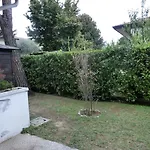 Apartamento Two-bedroom With Private Garden Bibione