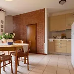 Apartamento Two-bedroom With Private Garden