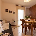 Apartamento Two-bedroom With Private Garden